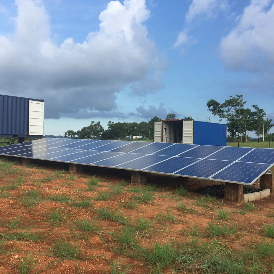 巴拿馬住宅用8KW離網太陽能發電系統